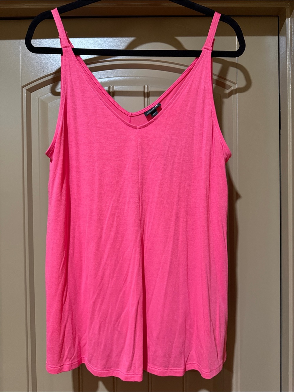 Torrid Size 1 (14-16) Honeysuckle Pink Studio Women’s V-Neck Camisole Tank Top